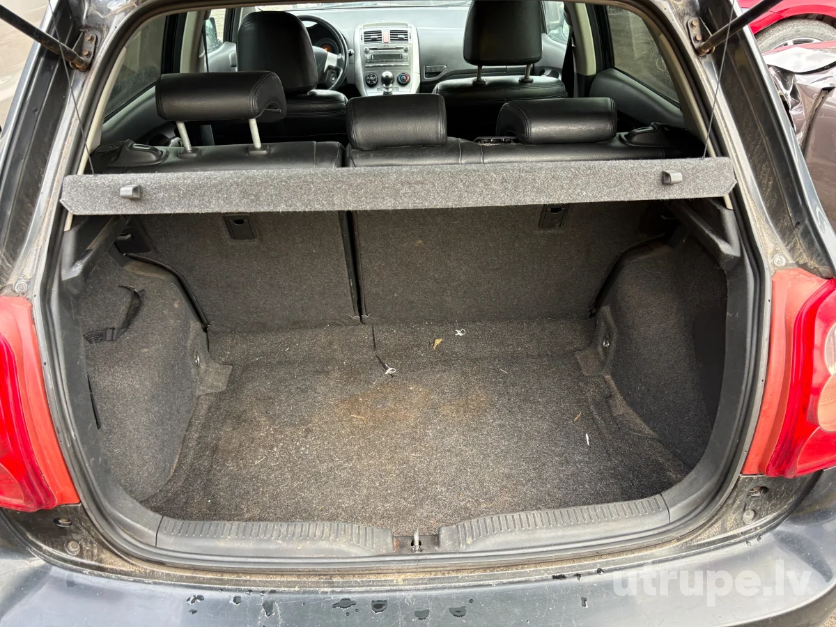TOYOTA AURIS