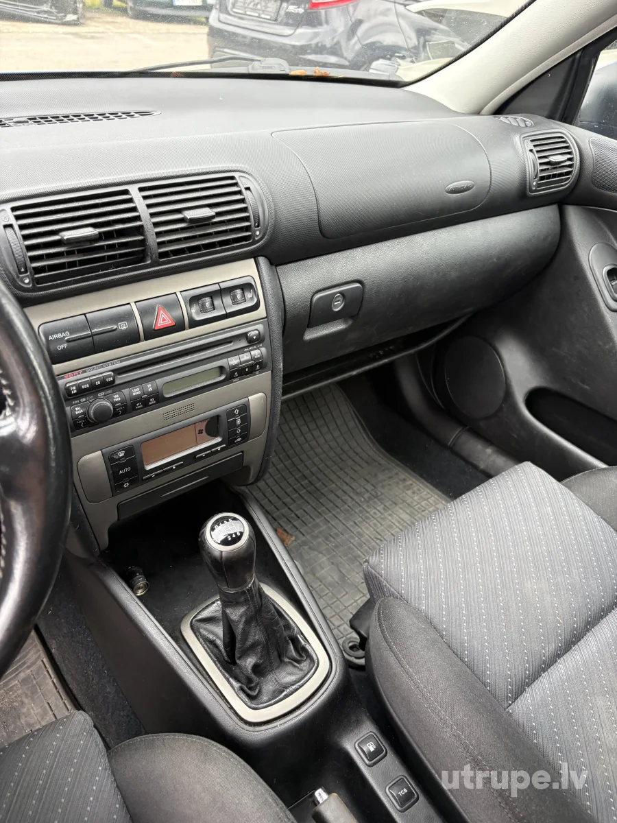 SEAT LEON