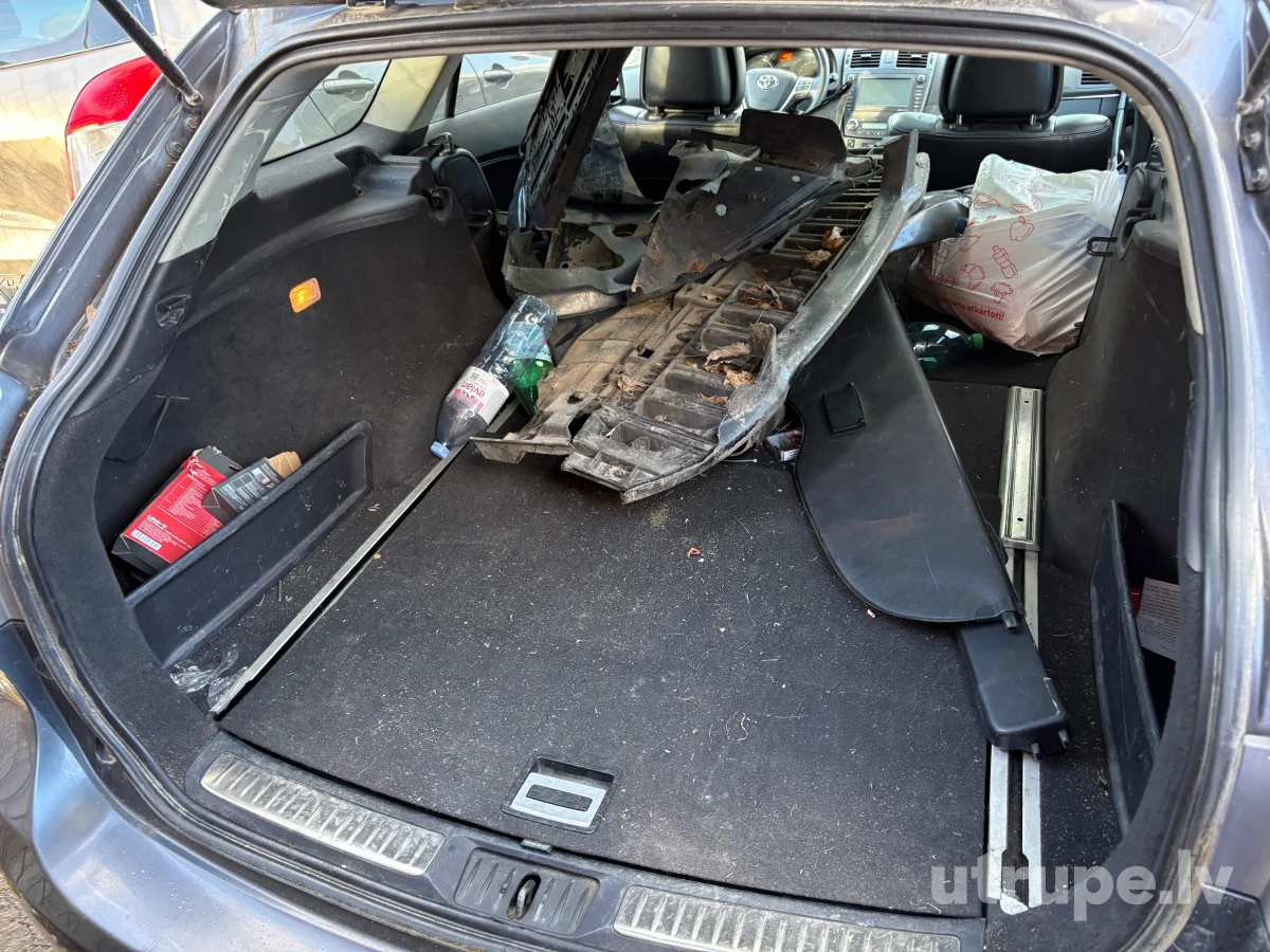 TOYOTA AVENSIS