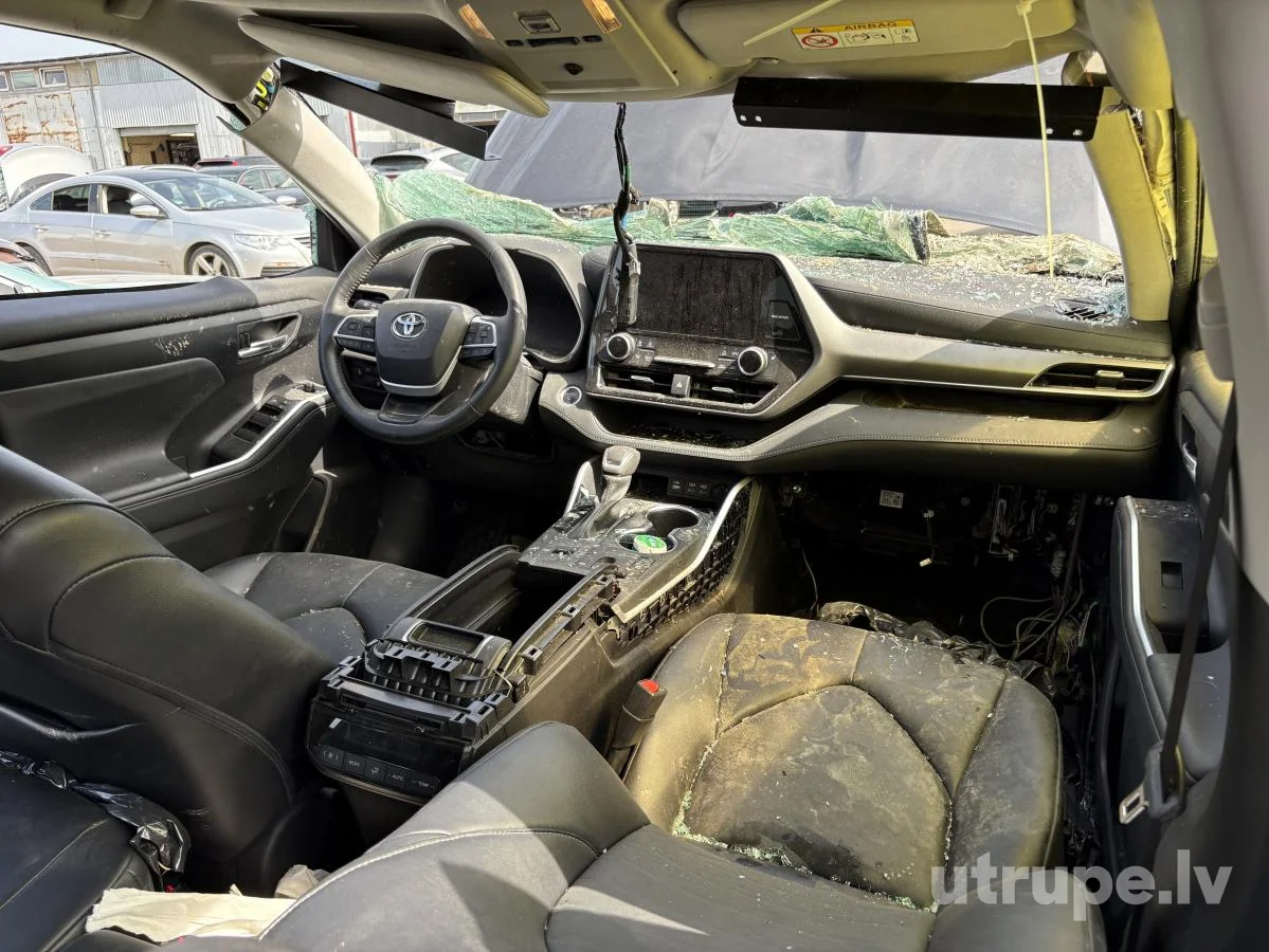 TOYOTA HIGHLANDER
