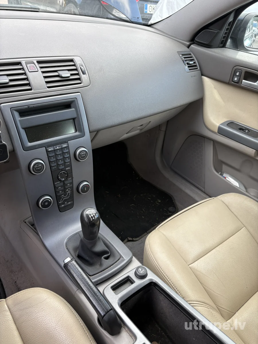 VOLVO V50