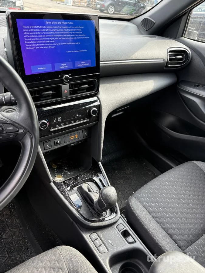 TOYOTA YARIS CROSS