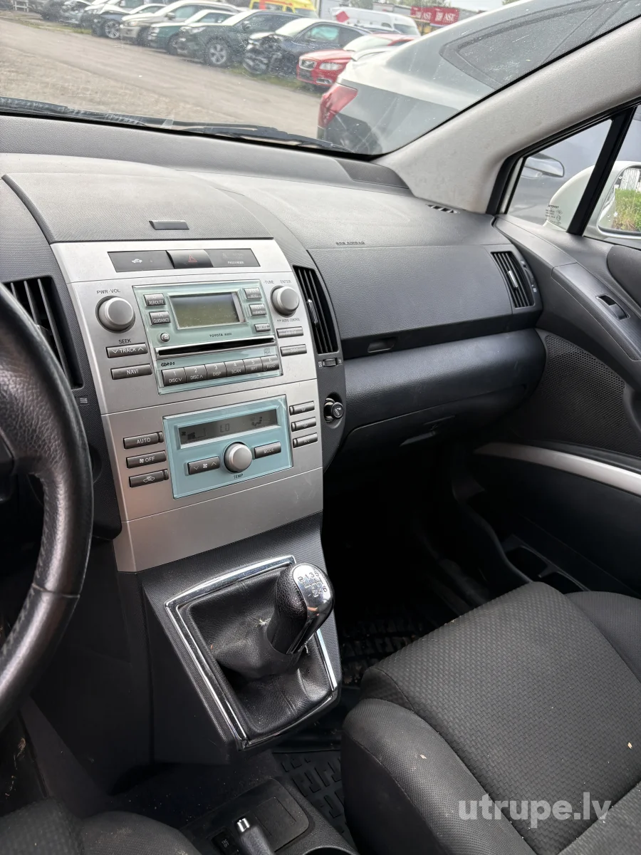 TOYOTA COROLLA VERSO