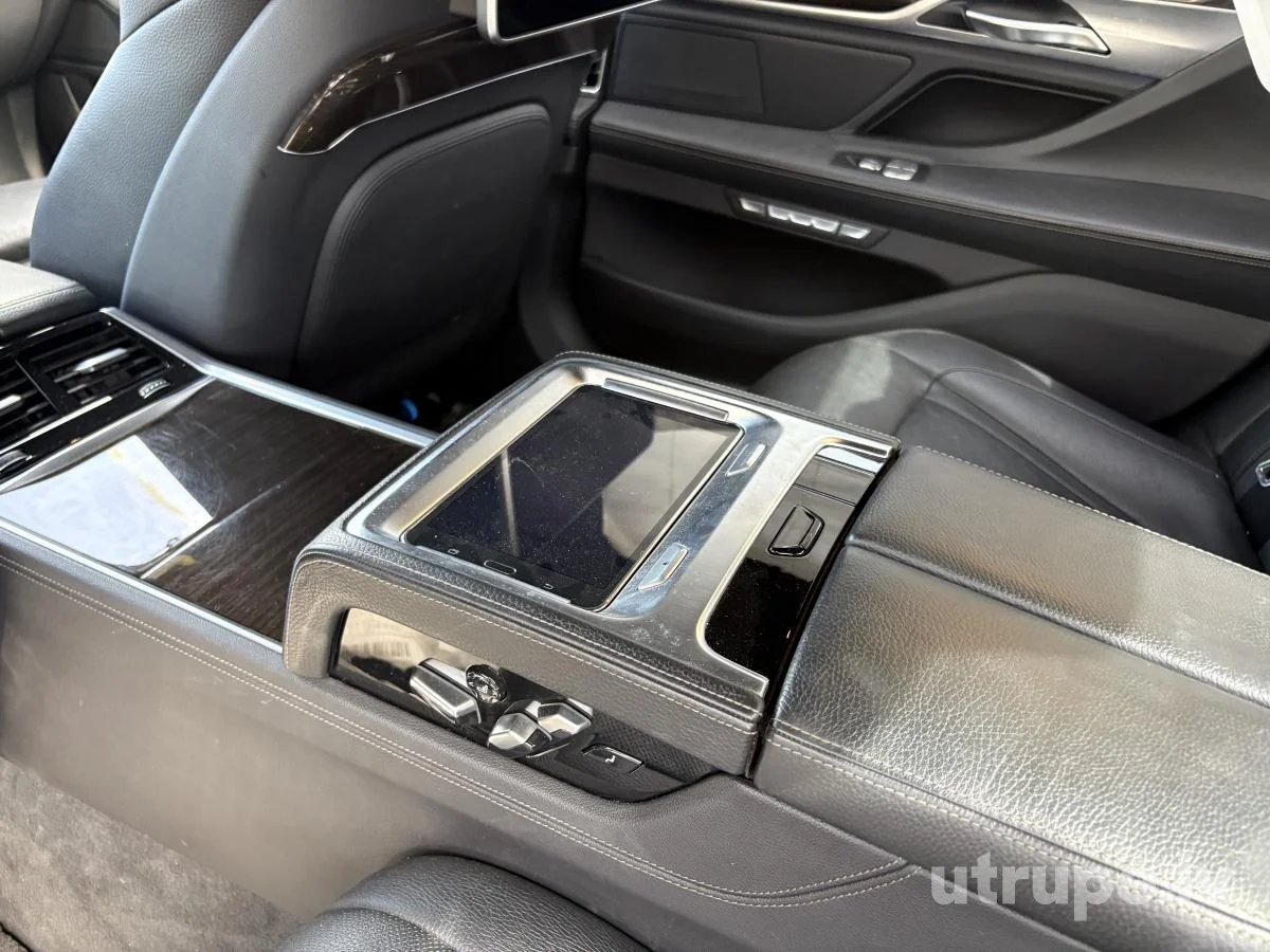 BMW 750