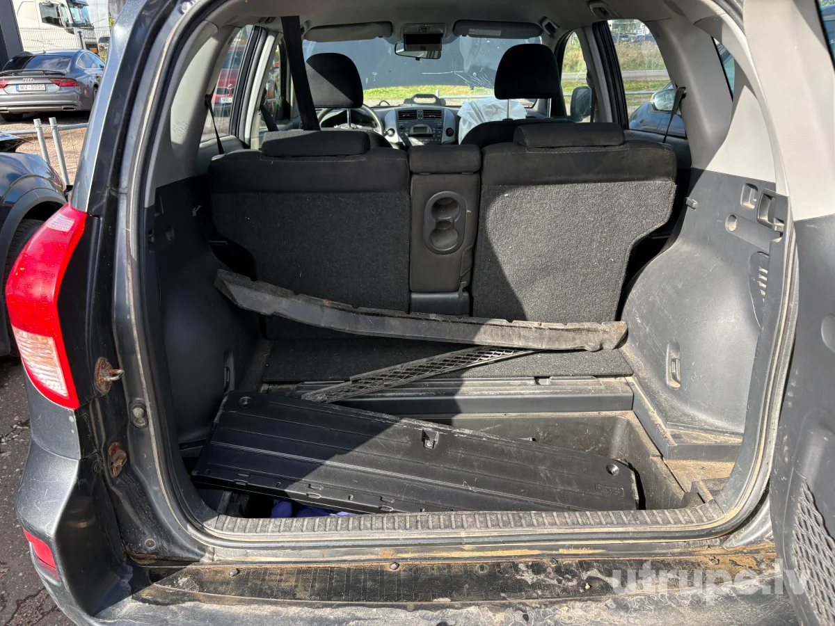 TOYOTA RAV 4