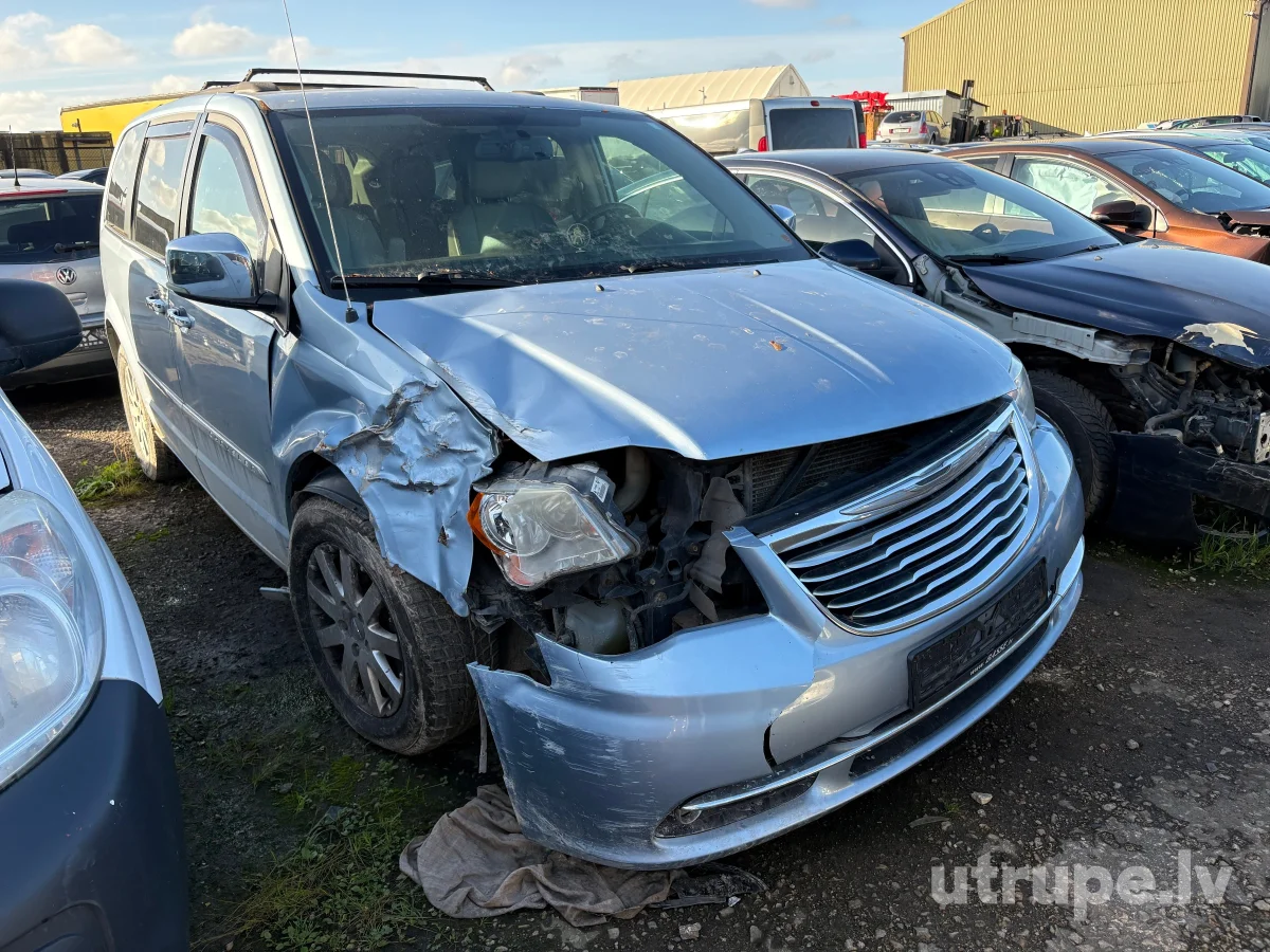 CHRYSLER TOWN & COUNTRY