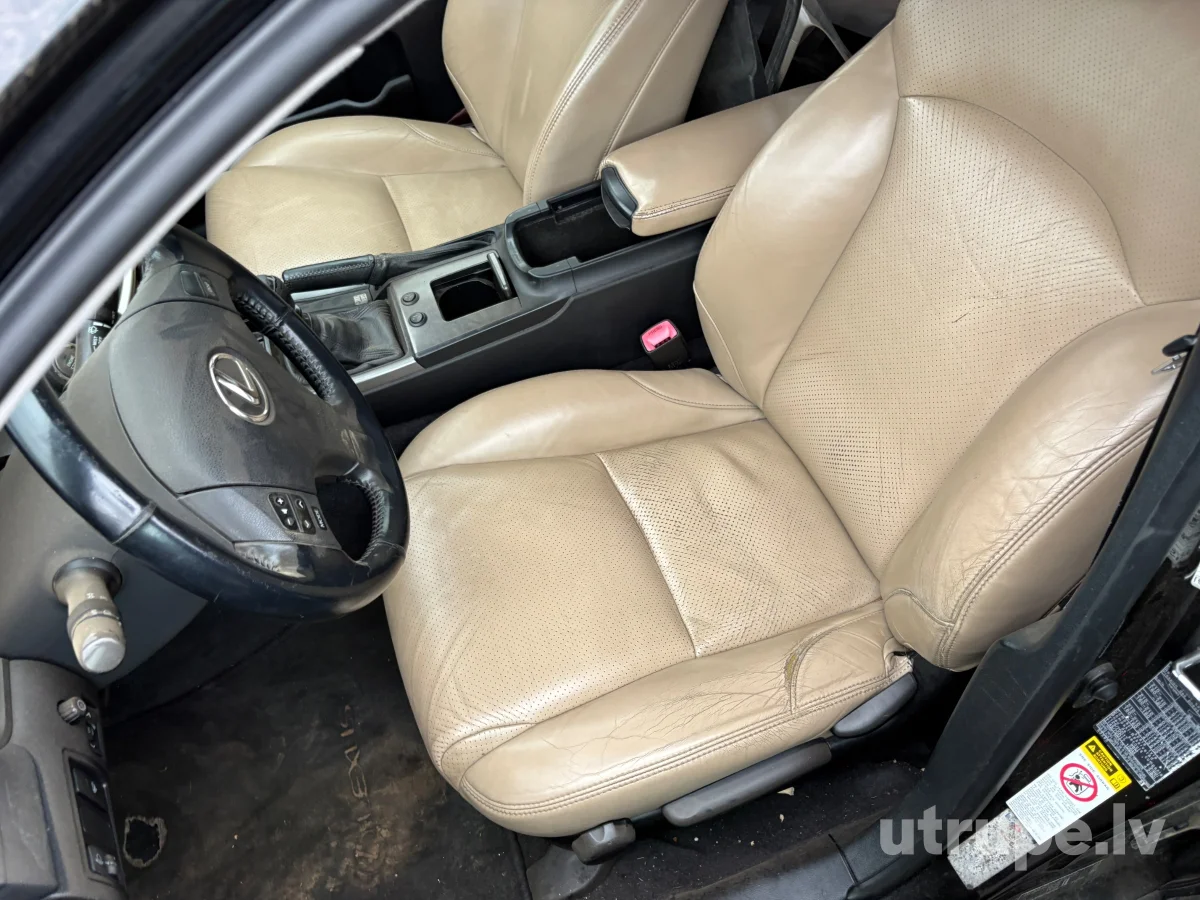 LEXUS IS 220