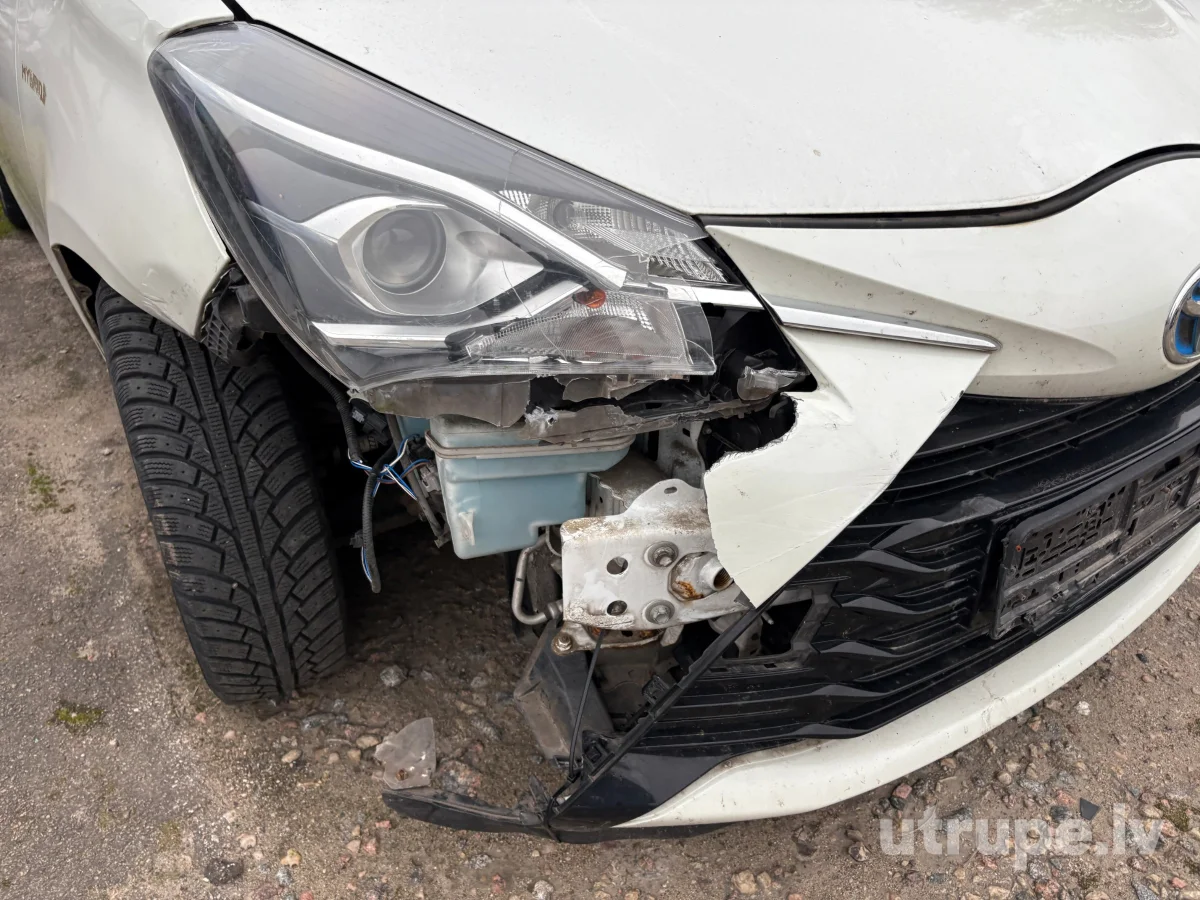 TOYOTA YARIS HYBRID