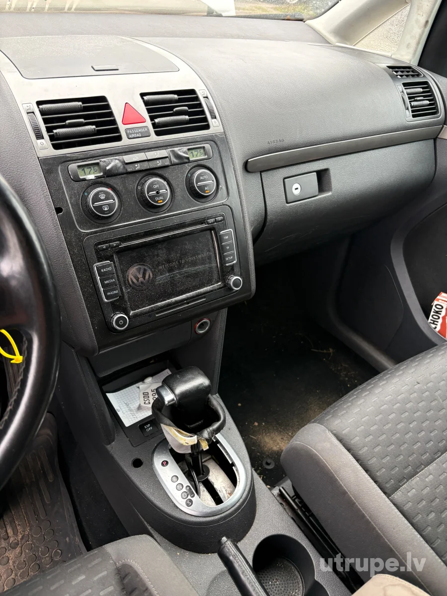 VOLKSWAGEN TOURAN