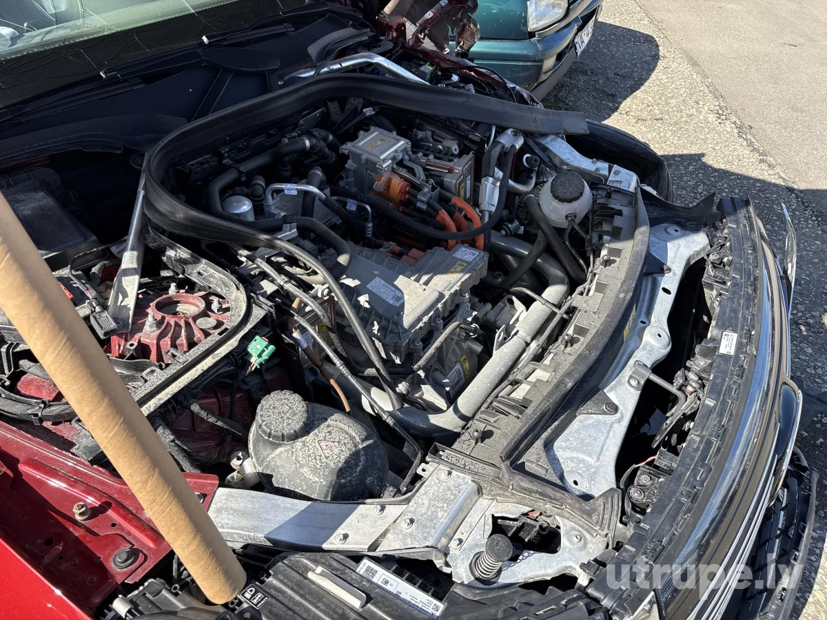 MERCEDES EQC400