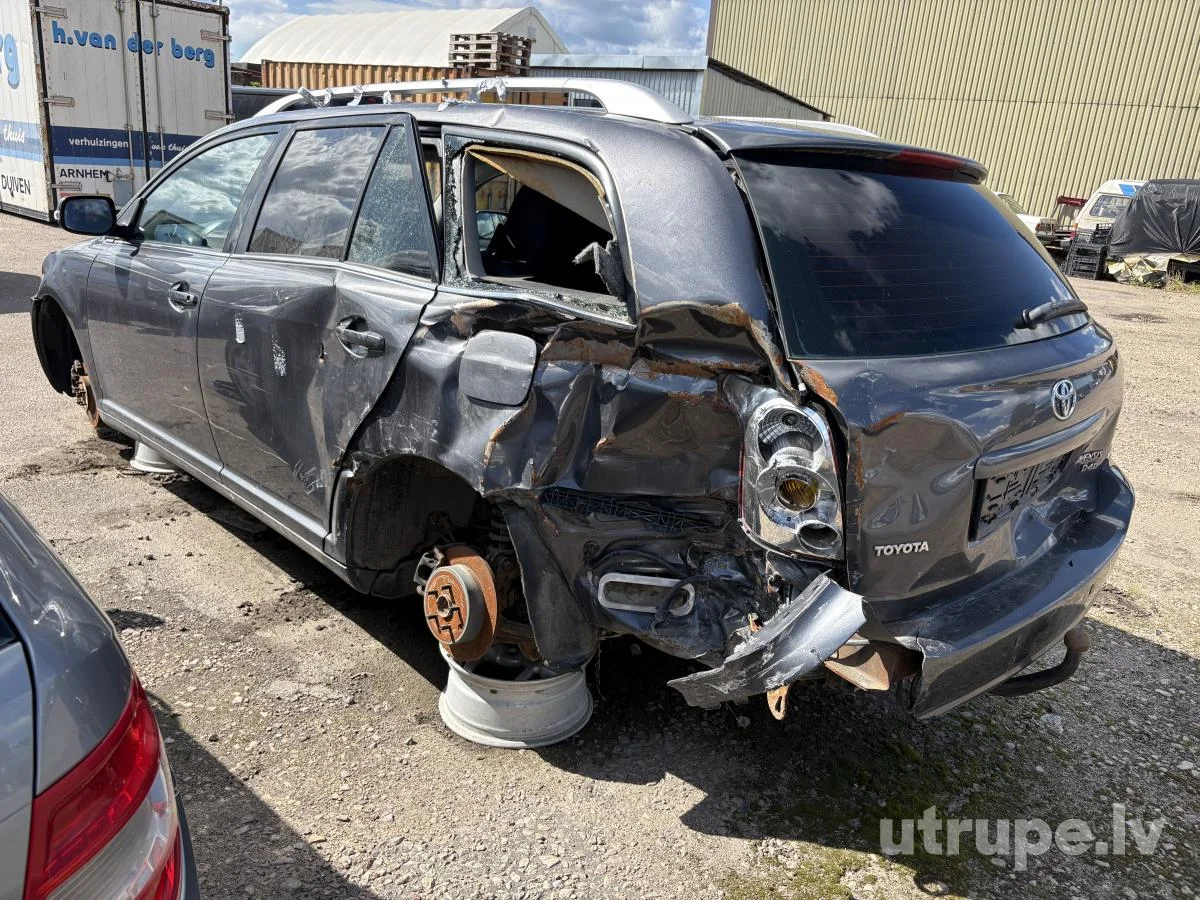 TOYOTA AVENSIS
