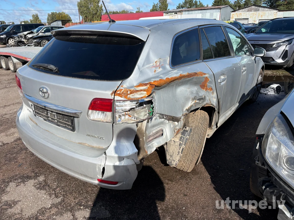 TOYOTA AVENSIS