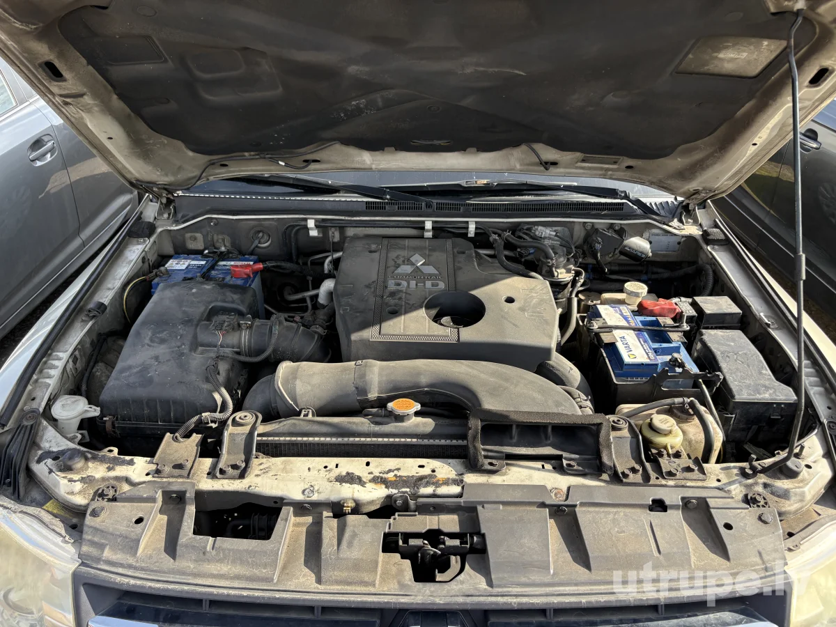 MITSUBISHI PAJERO