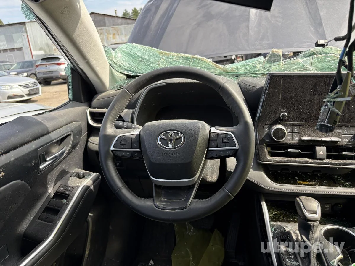 TOYOTA HIGHLANDER