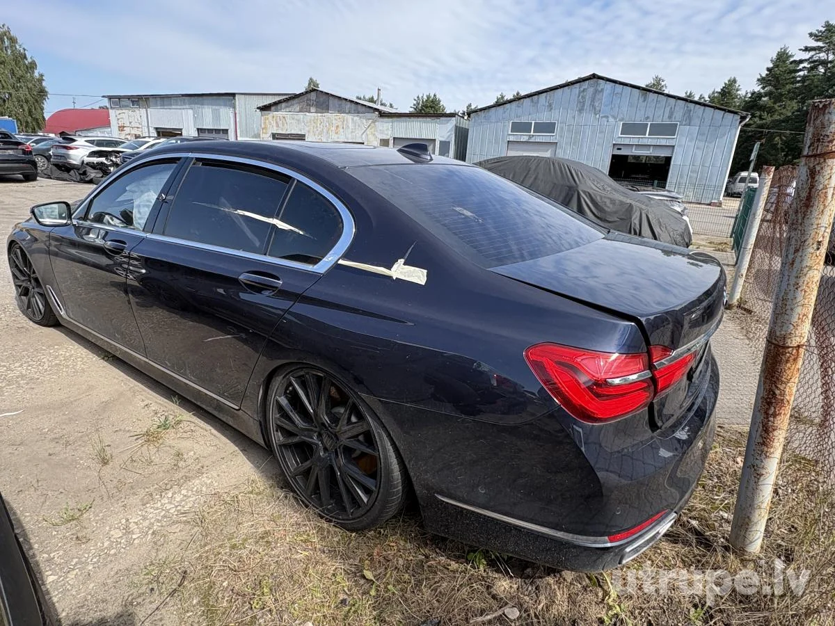 BMW 750