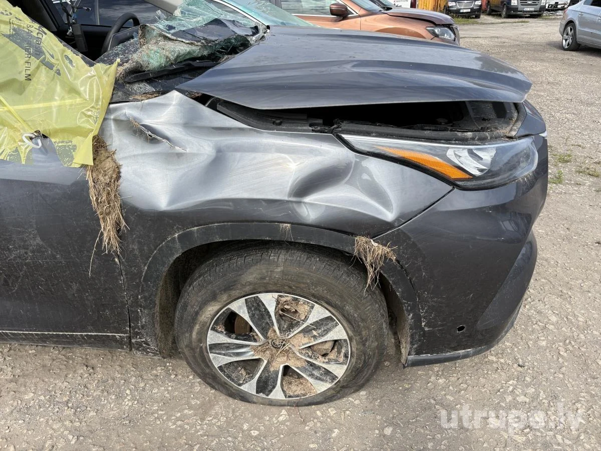 TOYOTA HIGHLANDER