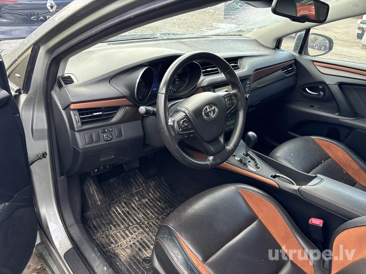 TOYOTA AVENSIS