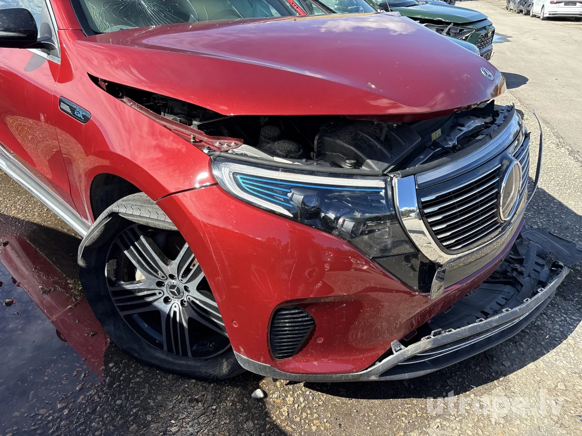 MERCEDES EQC400