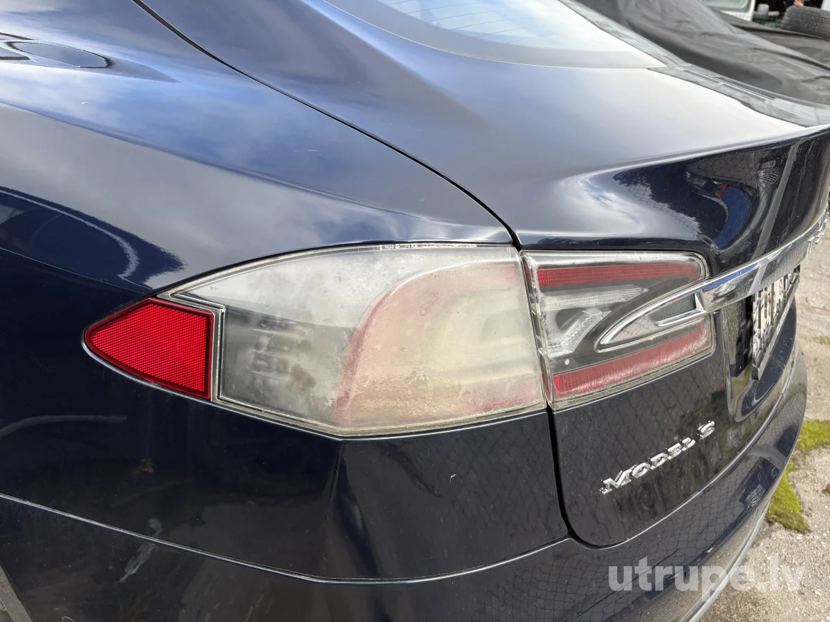 TESLA MODEL S