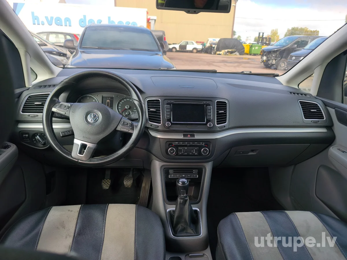 VOLKSWAGEN SHARAN