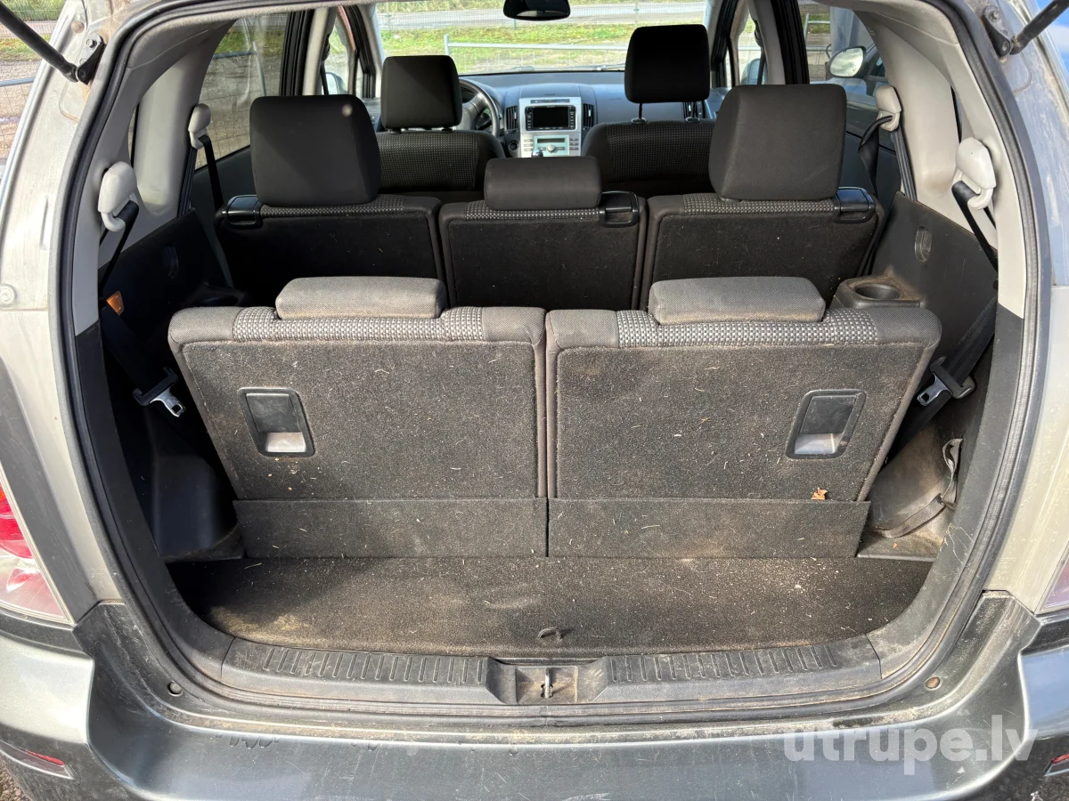 TOYOTA COROLLA VERSO