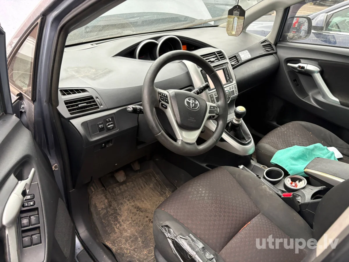 TOYOTA VERSO
