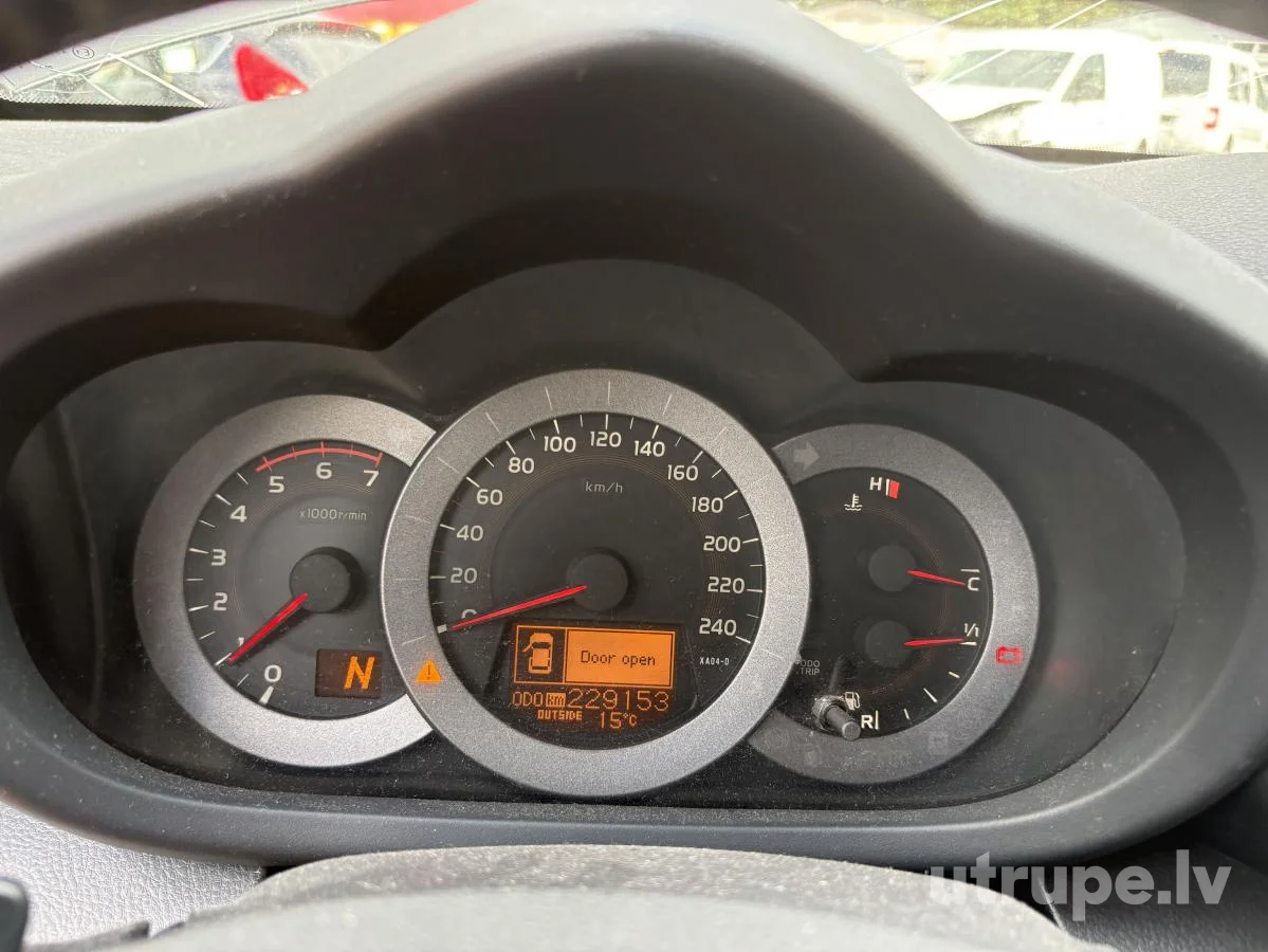 TOYOTA RAV 4