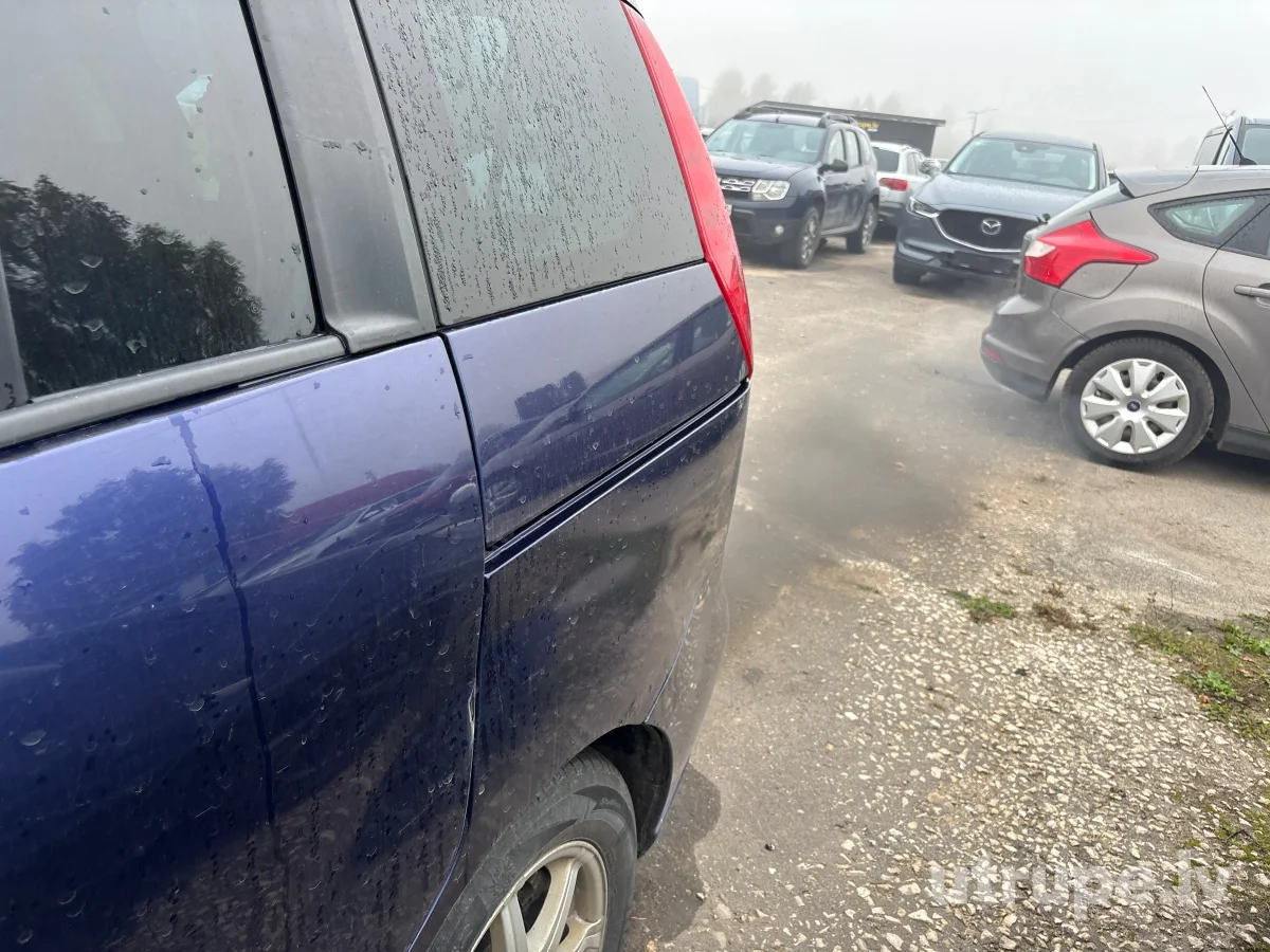 MAZDA5