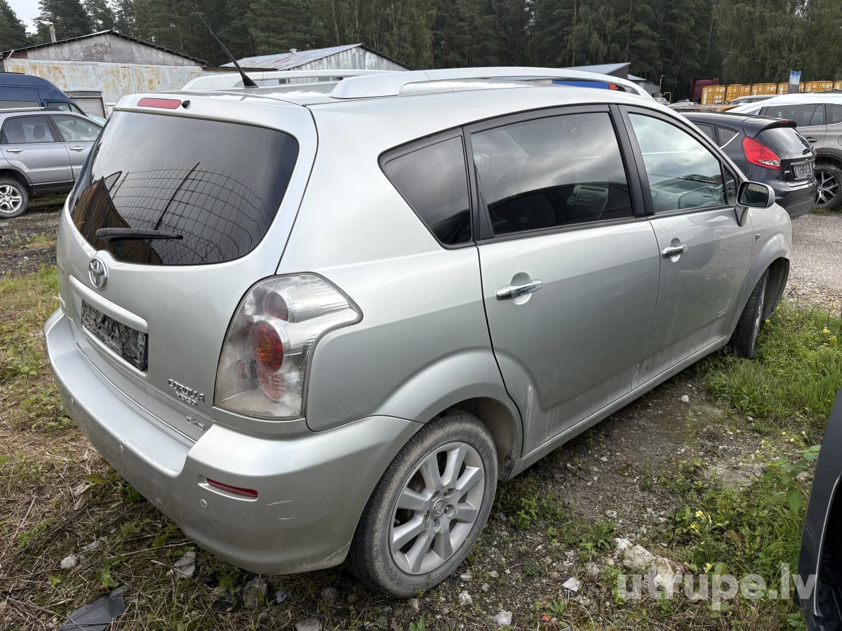 TOYOTA COROLLA VERSO