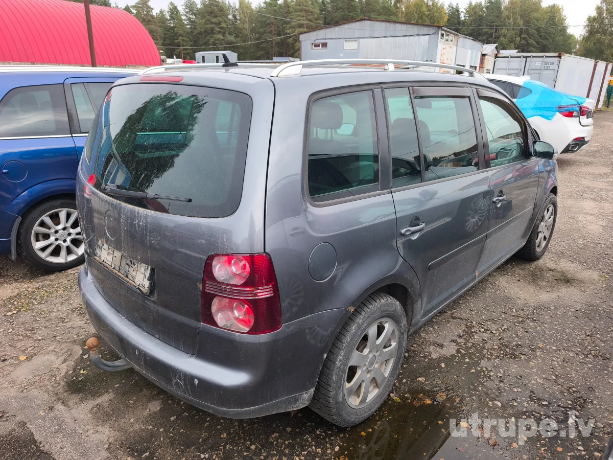 VOLKSWAGEN TOURAN