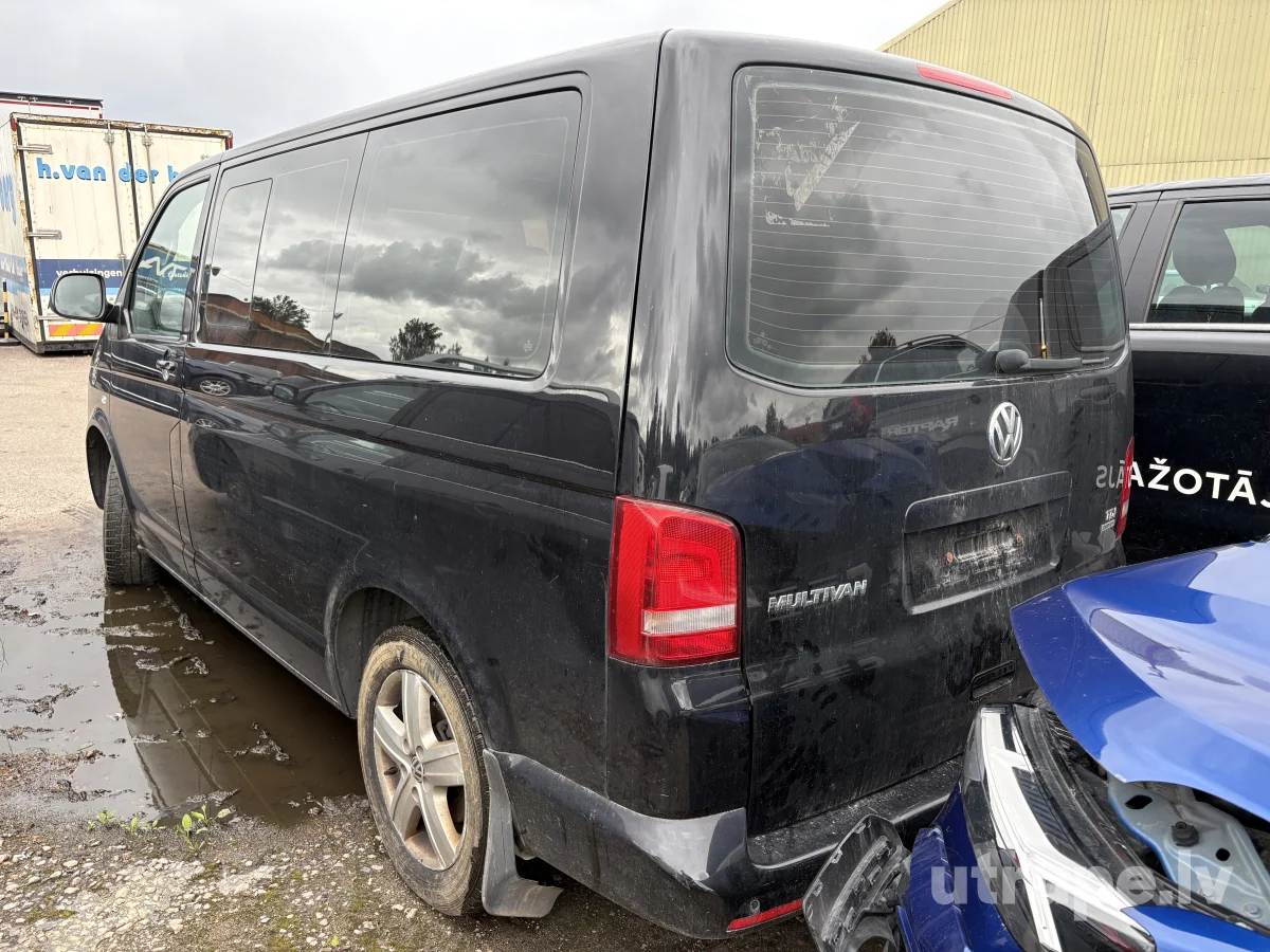 VOLKSWAGEN MULTIVAN