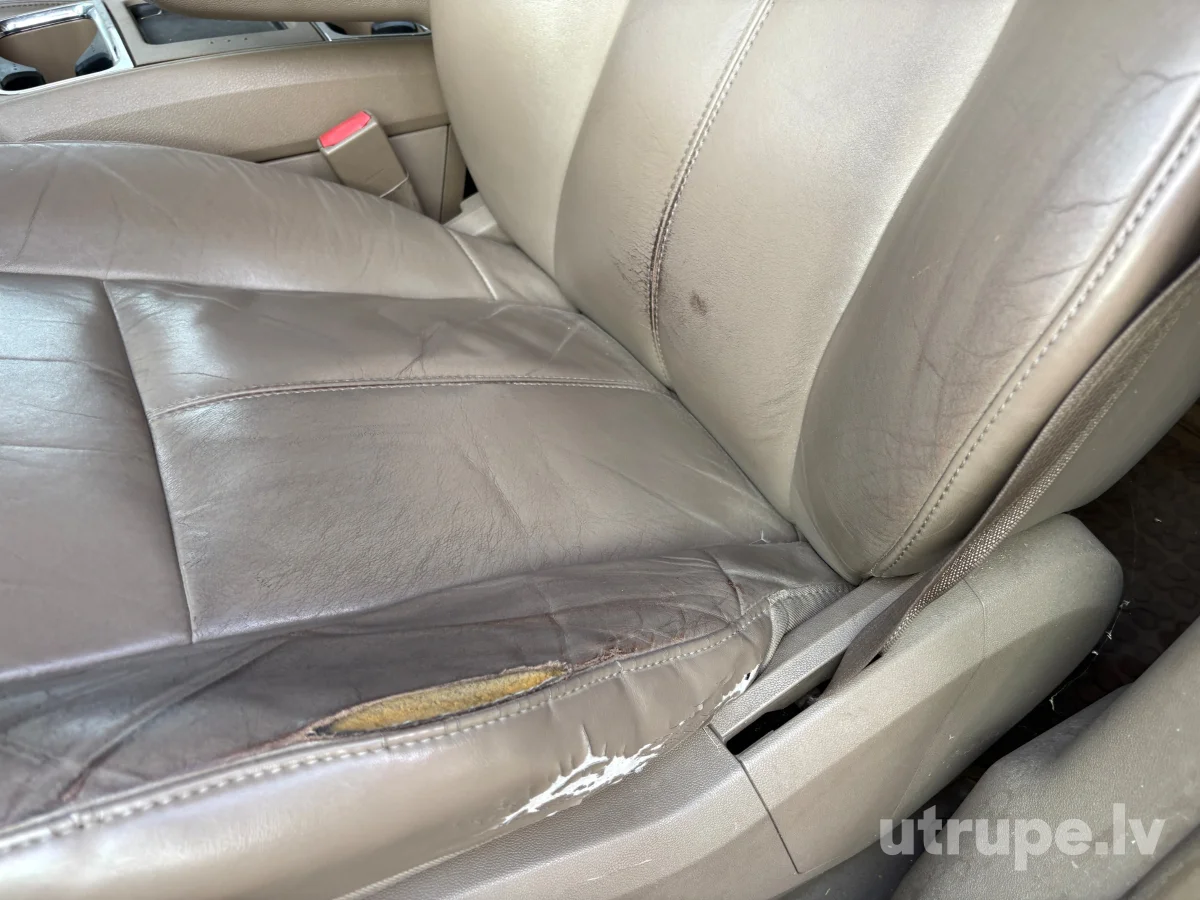 CHRYSLER TOWN & COUNTRY