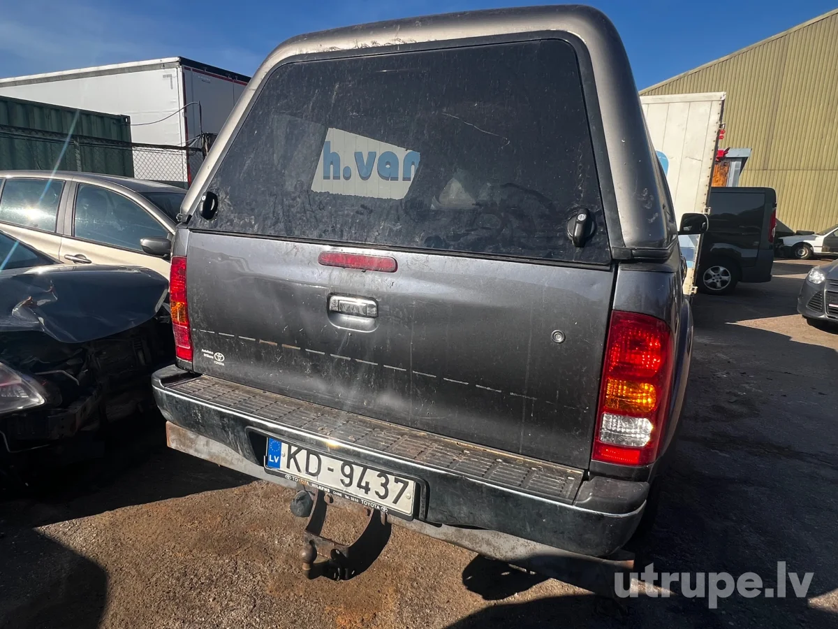 TOYOTA HILUX