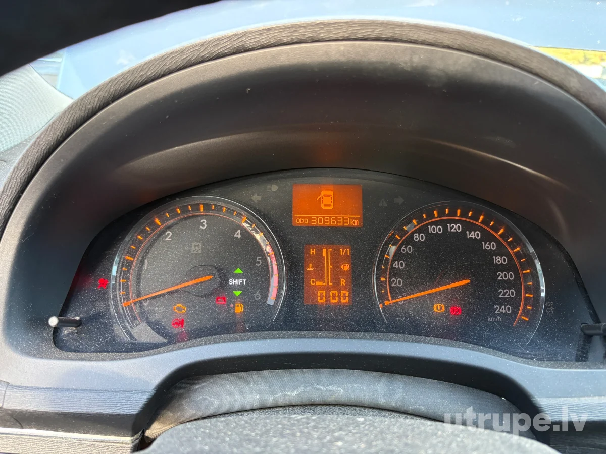 TOYOTA AVENSIS
