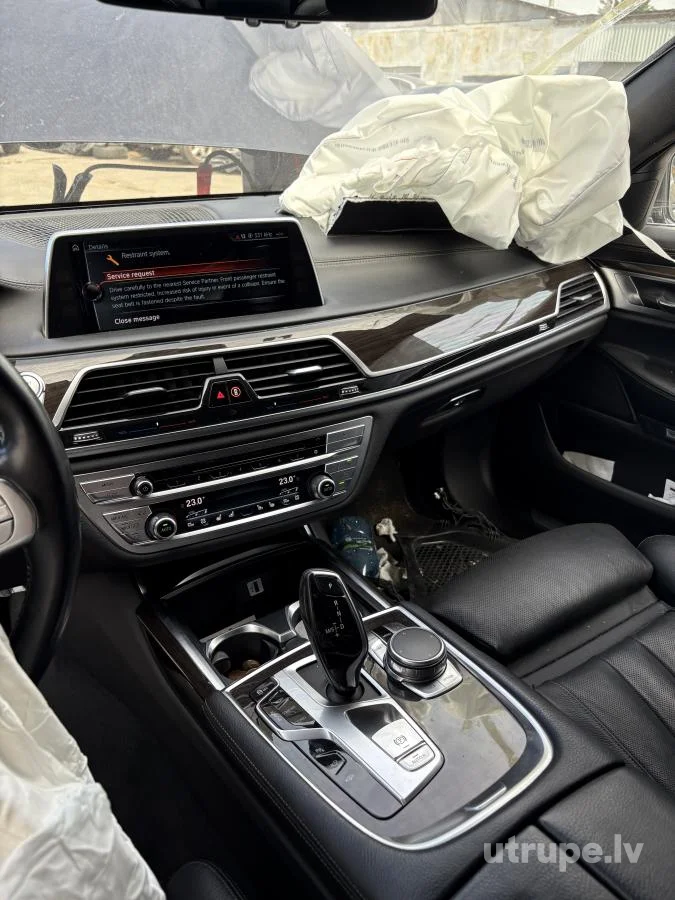 BMW 750