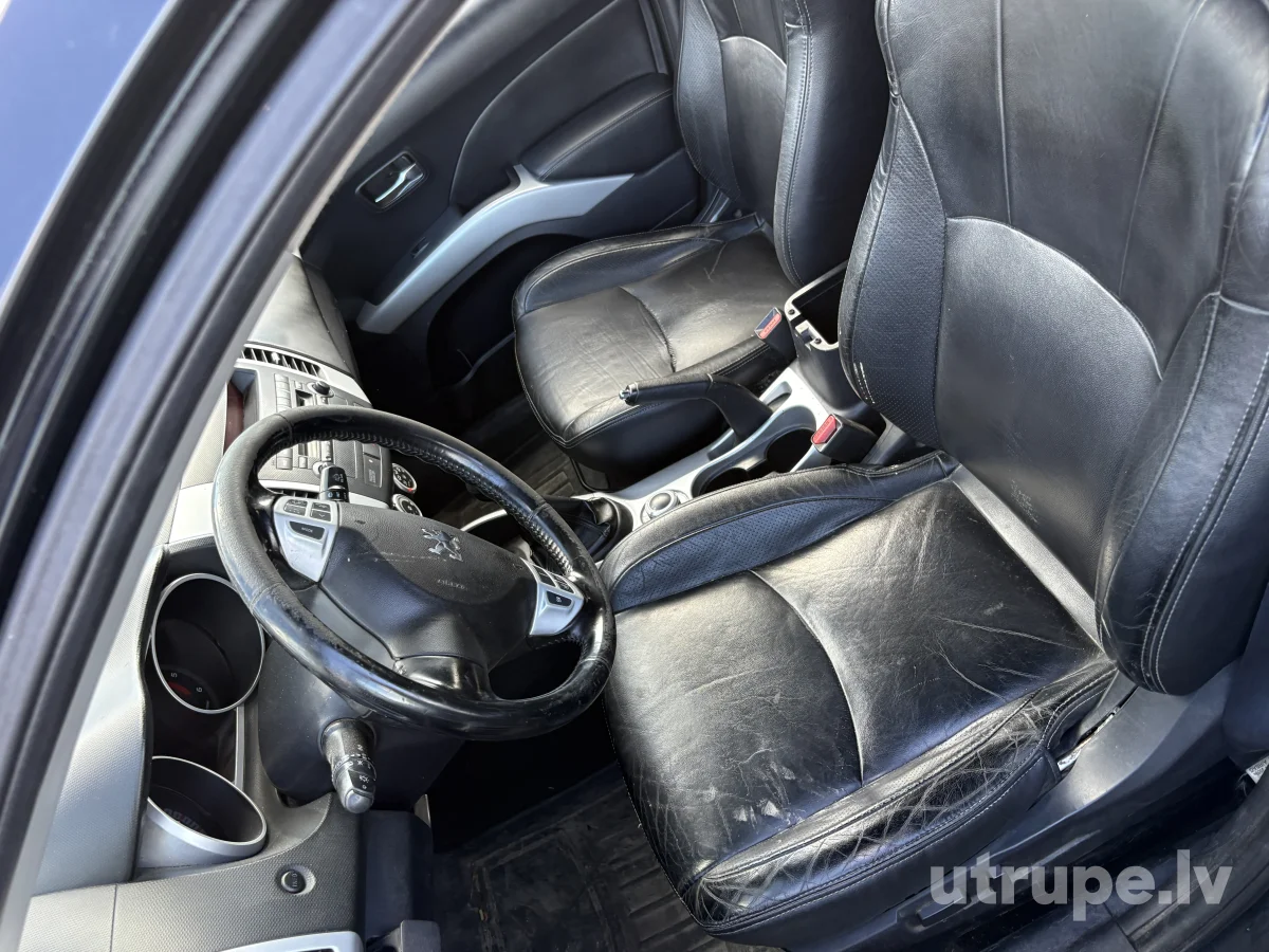 PEUGEOT 4007