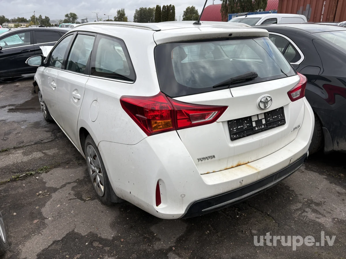 TOYOTA AURIS