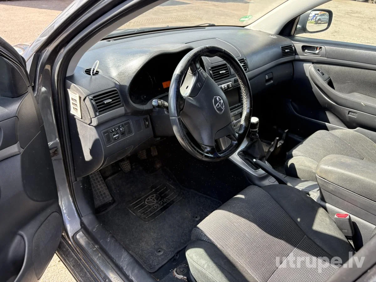TOYOTA AVENSIS