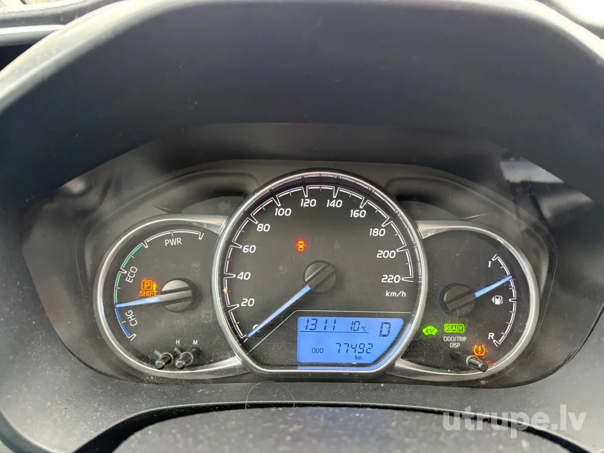 TOYOTA YARIS HYBRID