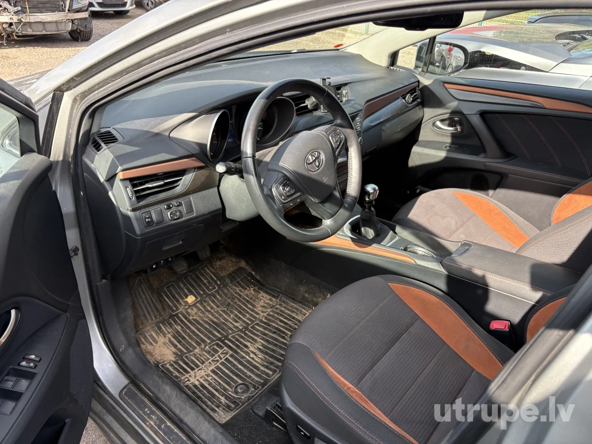 TOYOTA AVENSIS