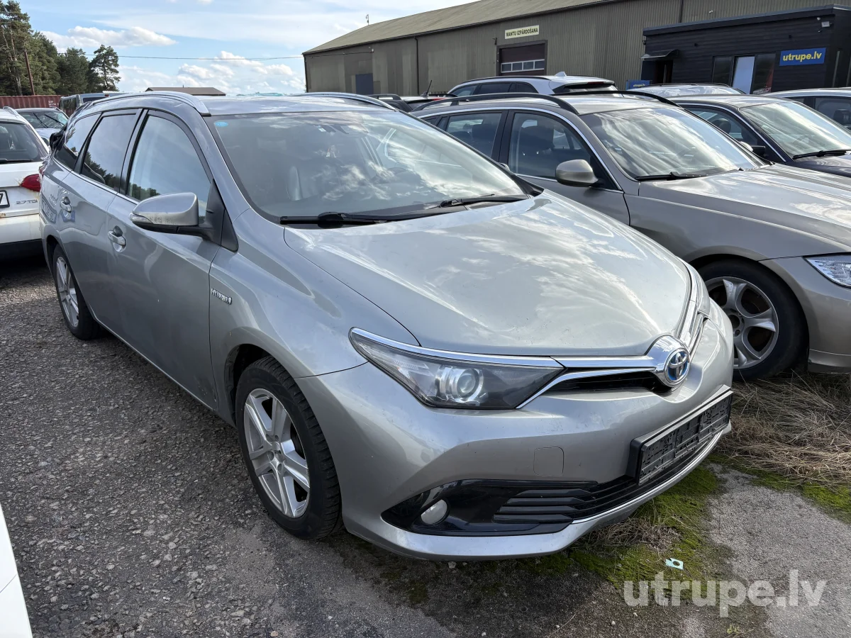 TOYOTA AURIS