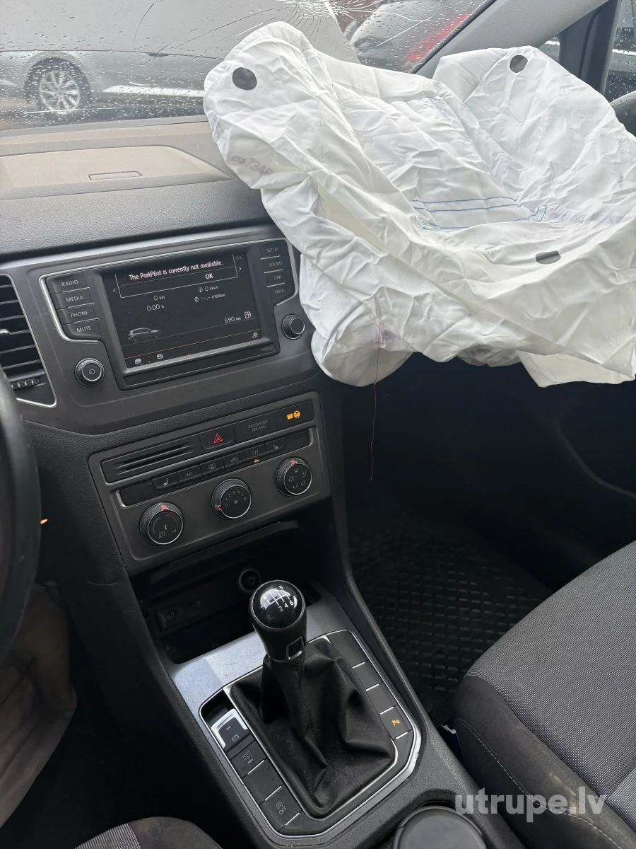 VOLKSWAGEN GOLF SPORTSVAN
