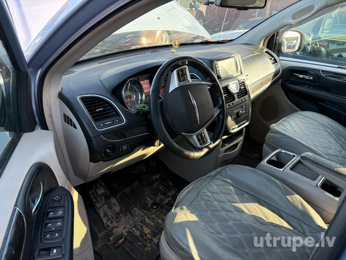 CHRYSLER TOWN & COUNTRY