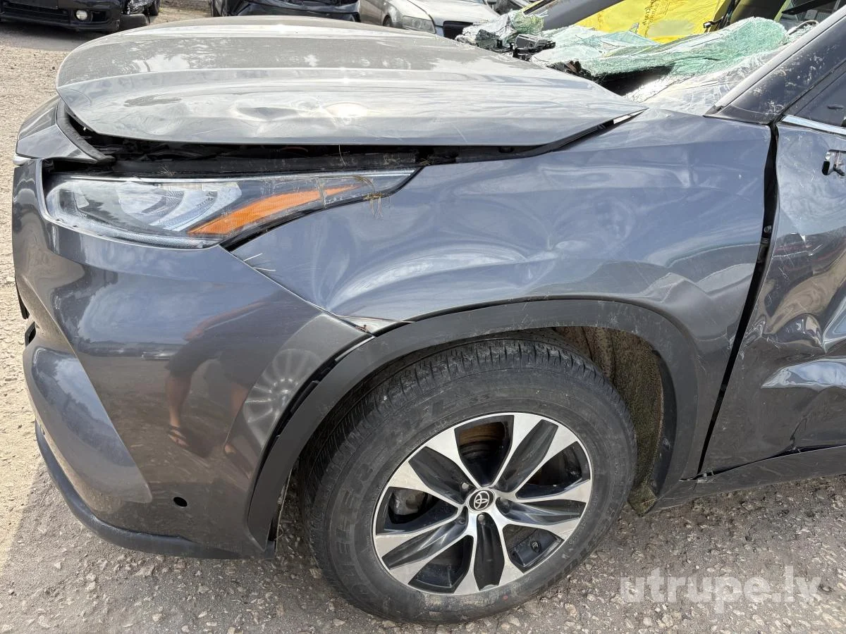 TOYOTA HIGHLANDER