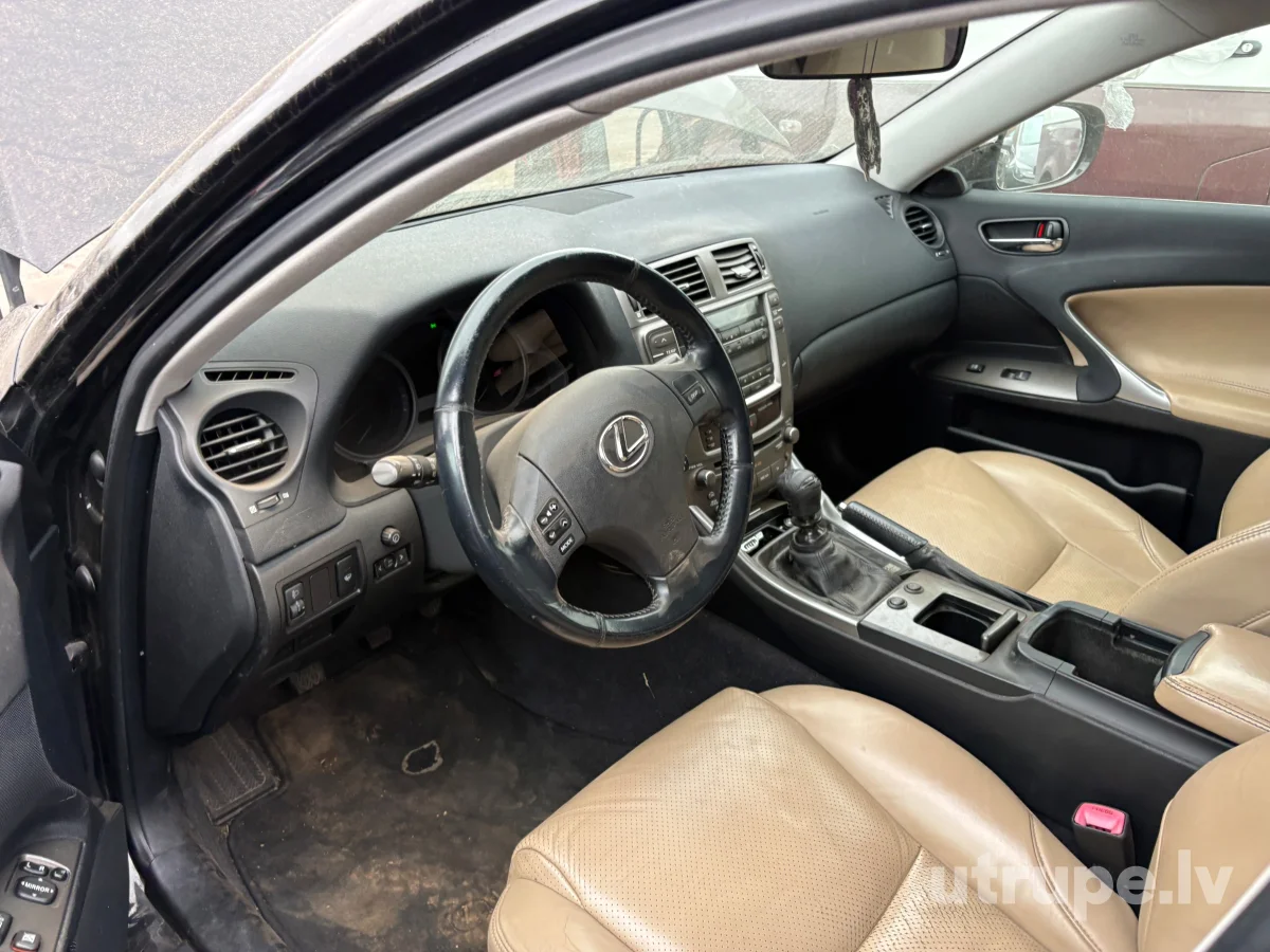 LEXUS IS 220
