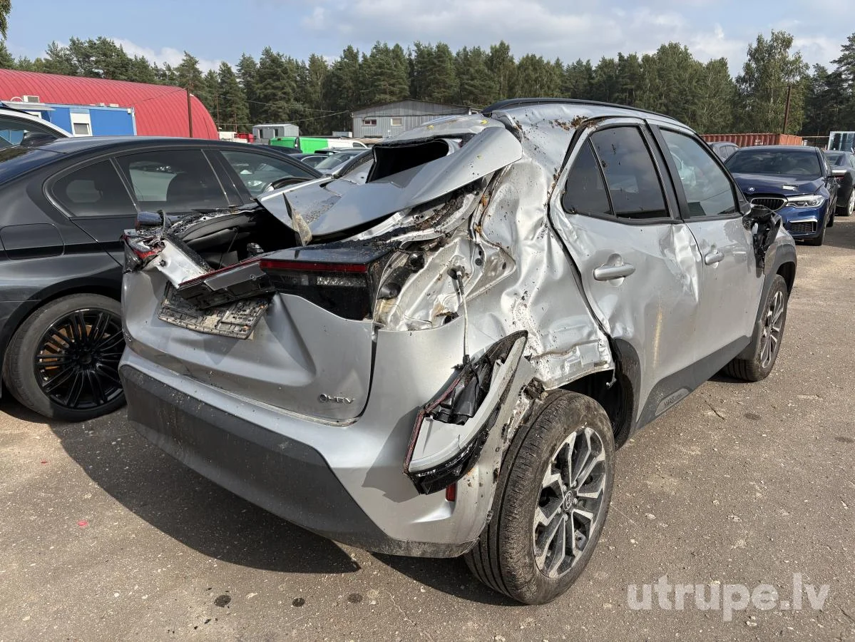TOYOTA YARIS CROSS