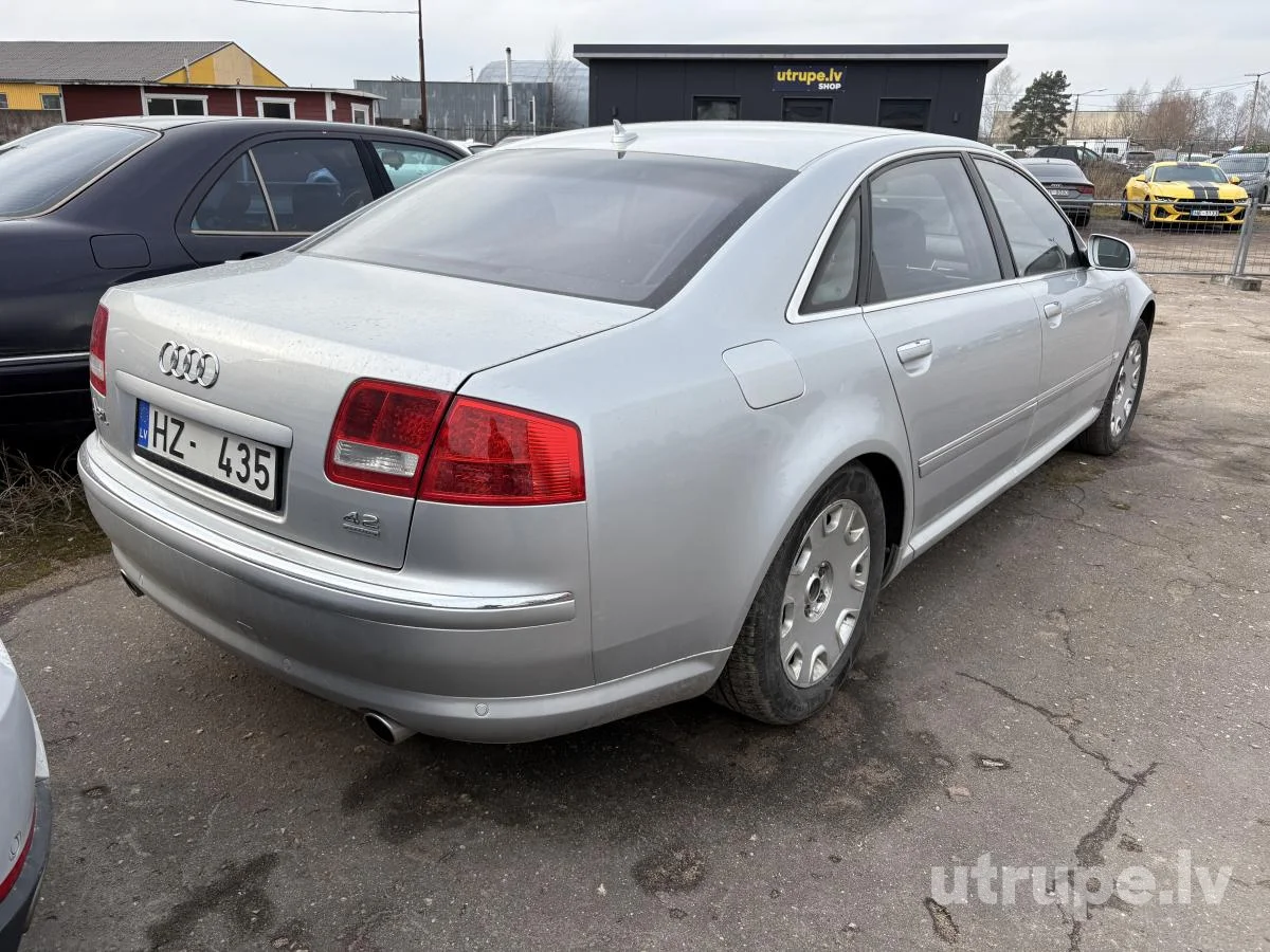 AUDI A8L