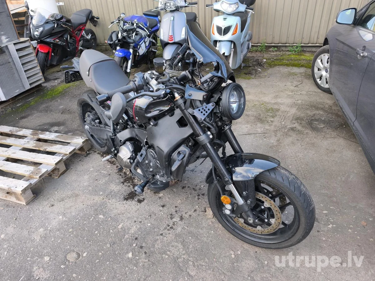 YAMAHA MTM890
