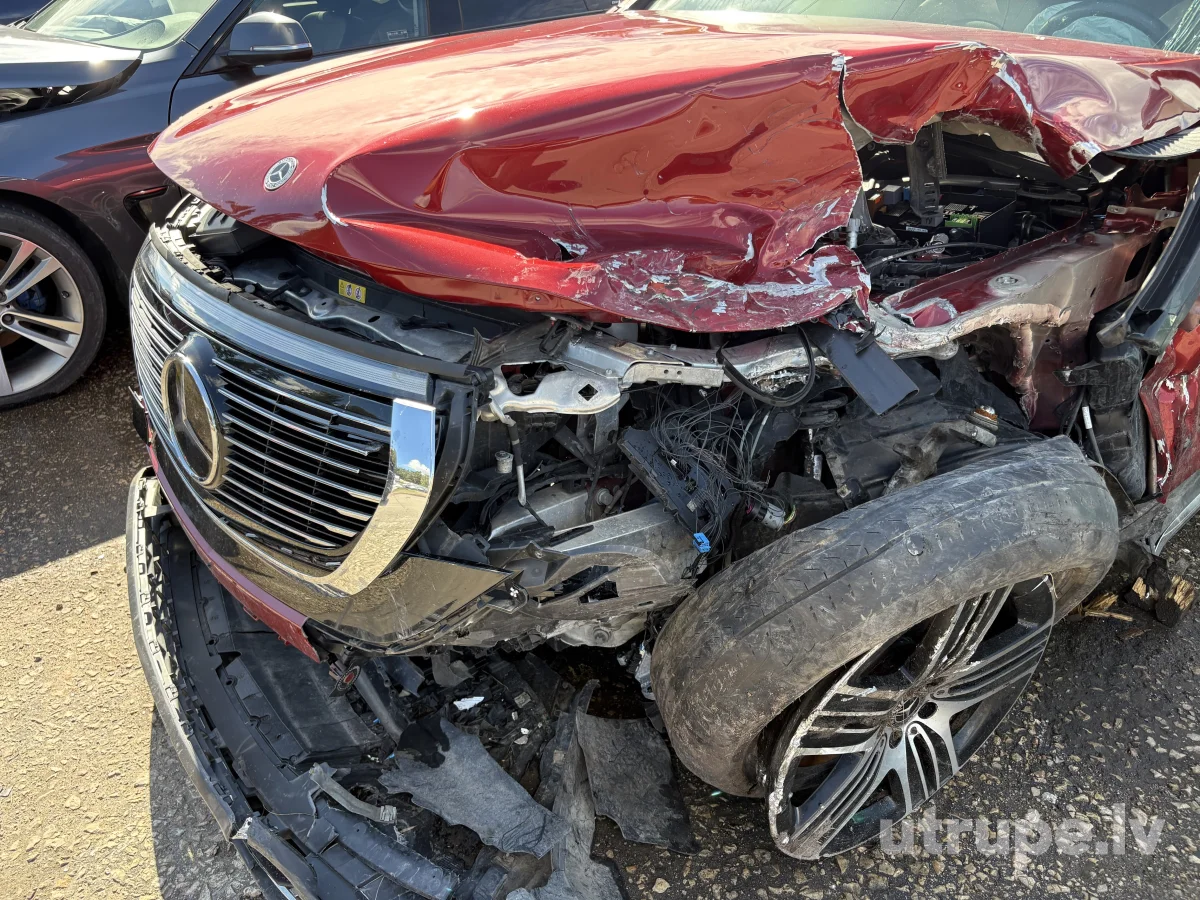 MERCEDES EQC400