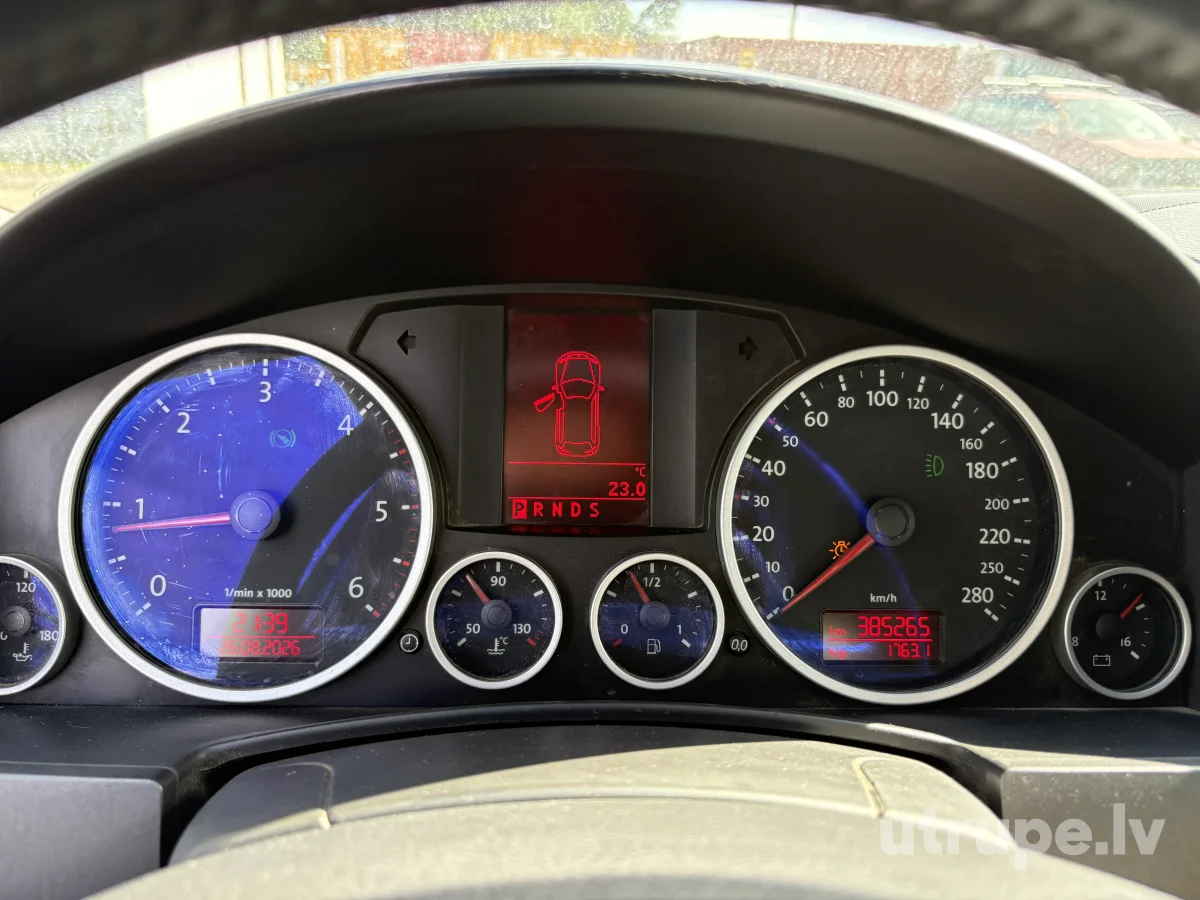 VOLKSWAGEN TOUAREG